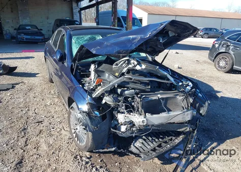 2015 Mercedes-Benz C 300 Luxury 4Matic из США, поврежденный, VIN 55SWF4KB4FU013650